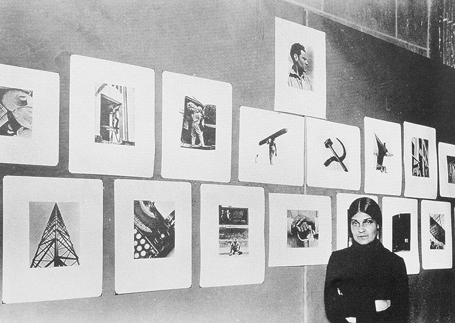 Tina Modotti alla sua mostra, 1929.