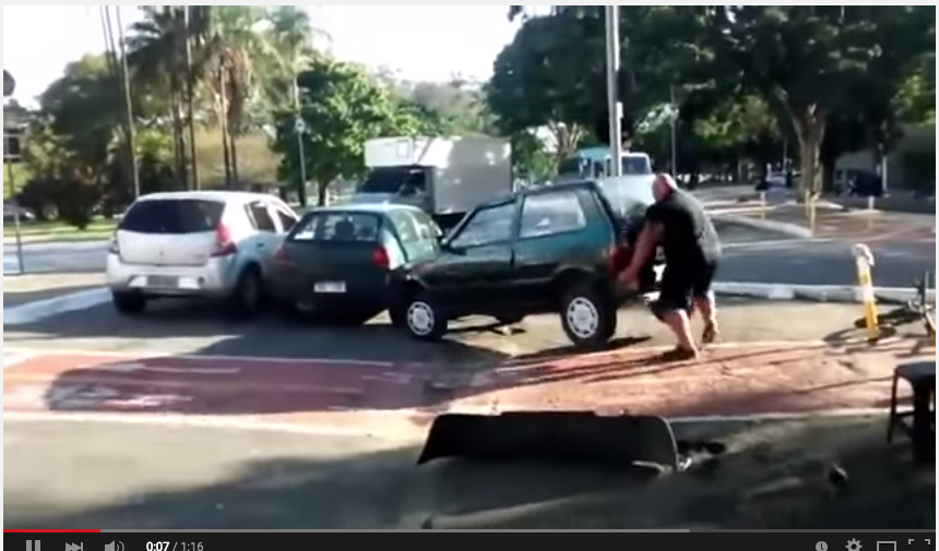  Mai, mai, mai parcheggiare sulle piste ciclabili!