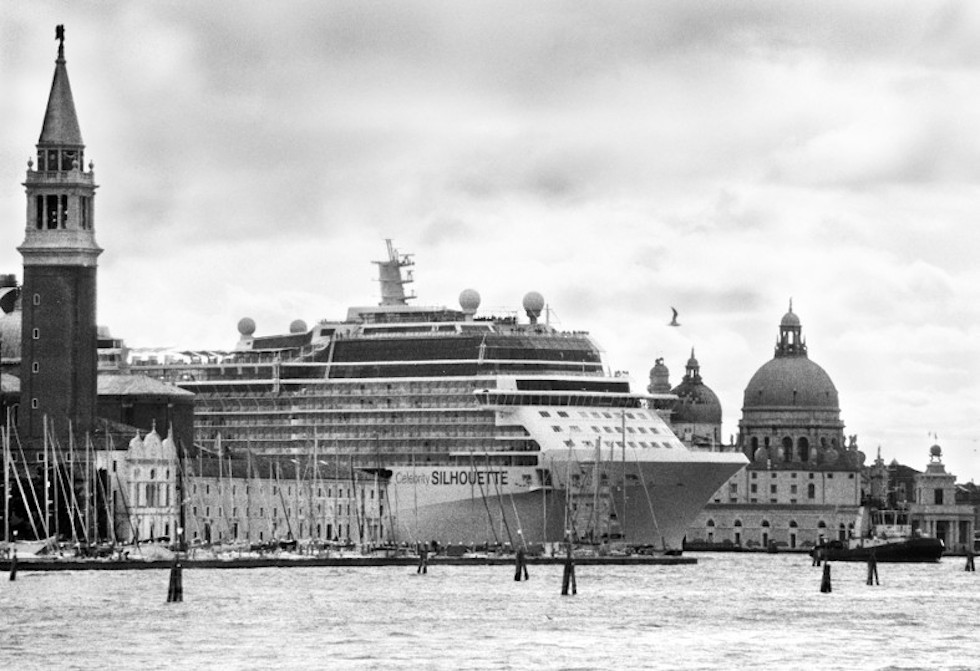  Non disturbate le navi da crociera: censurata a Venezia la mostra del Maestro Gianni Berengo Gardin