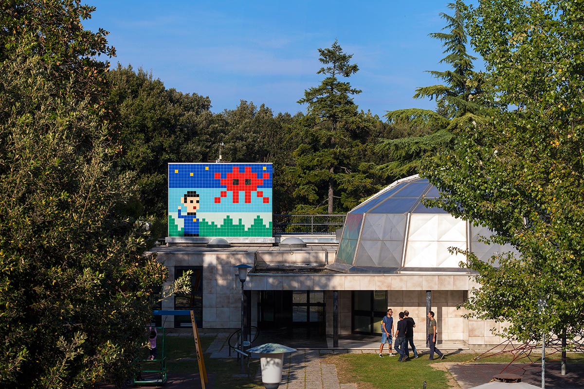  13 foto dalle due invasioni di Invader a Ravenna (e la mappa per trovarle)