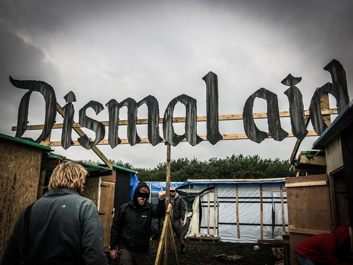  Da Dismaland a Dismal Aid, Banksy colpisce ancora con un progetto umanitario