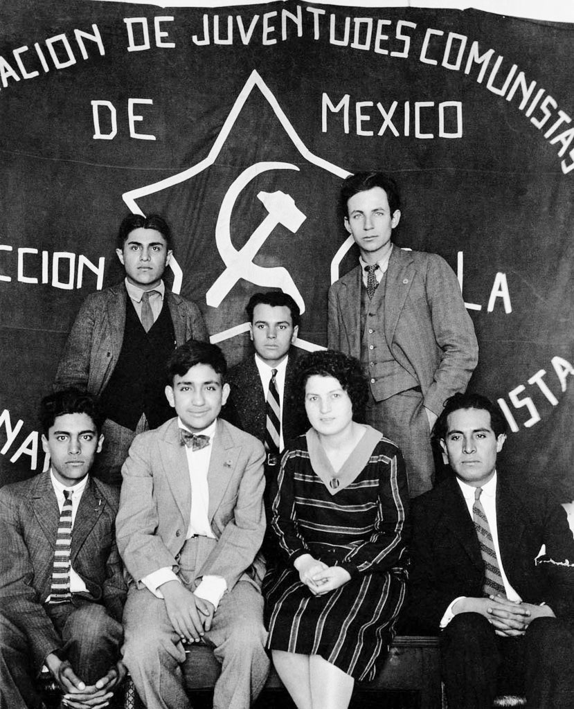 Il direttivo giovanile del Partito Comunista Messicano ritratto da Tina Modotti (1928).