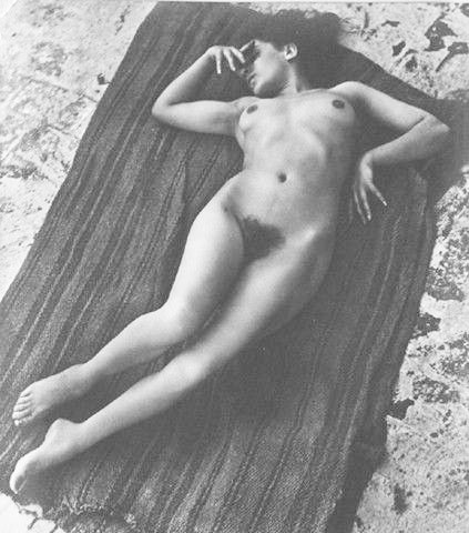Tina Modotti fotografata da Edward Weston.